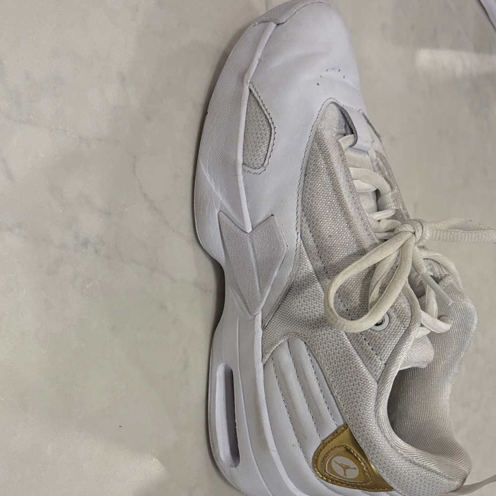 Women's Nike Jordan Max Aura 6 basketball shoes